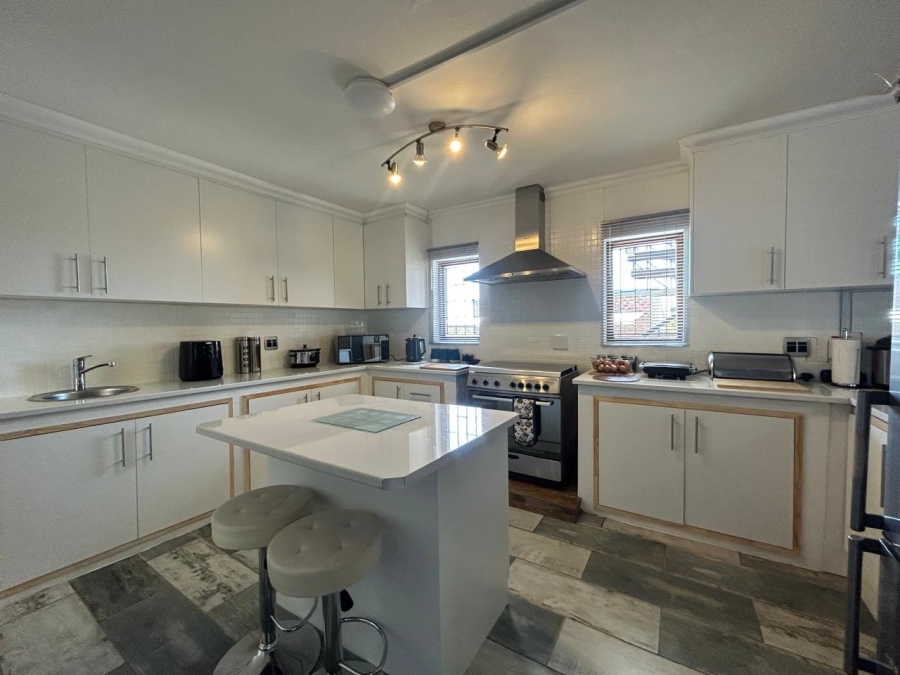 5 Bedroom Property for Sale in Wavecrest Eastern Cape